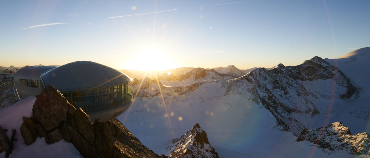 Pitztaler Gletscher: Sonnenaufgang bei der Wildspitzbahn
