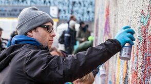 Am Donauufer kuenstlerisch verankert