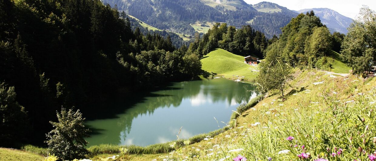 Der 1.200 Meter hoch gelegene Seewaldsee in Vorarlberg