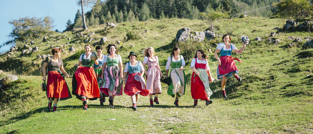 Marschieren im Dirndl