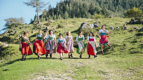 Marschieren im Dirndl