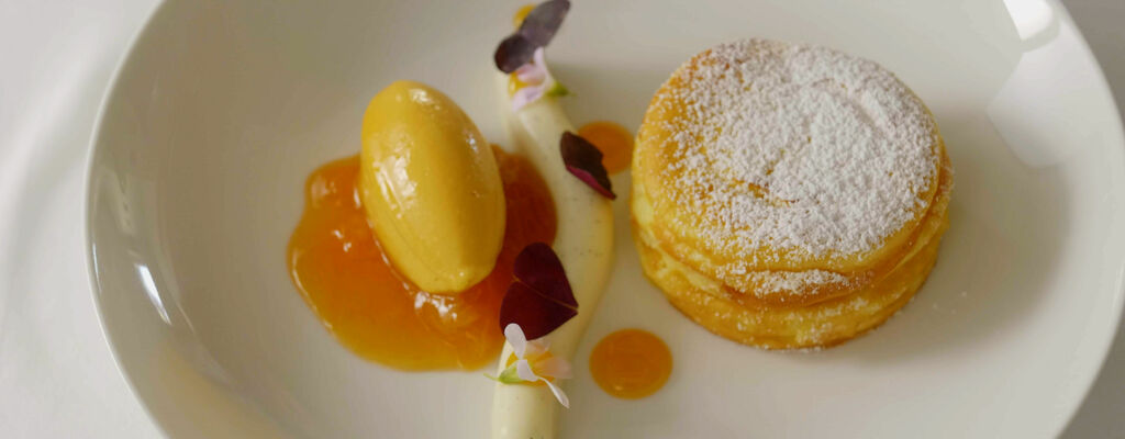 Topfenstrudelsoufflé, serviert im Landgasthaus Essl in der Wachau