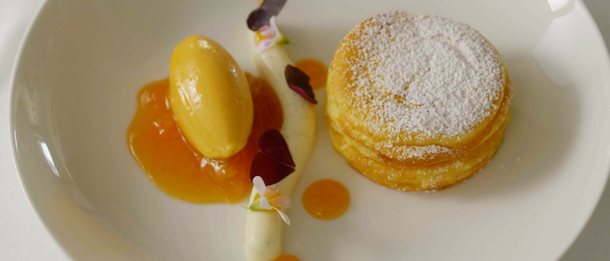 Topfenstrudelsoufflé, serviert im Landgasthaus Essl in der Wachau