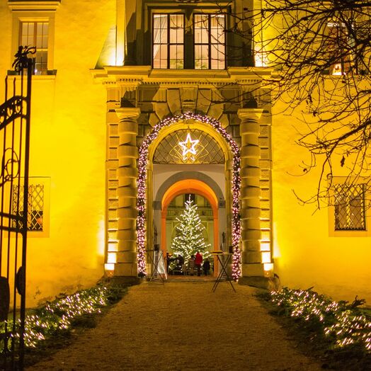 Weihnachtlich geschmückt: Palast Hohenems