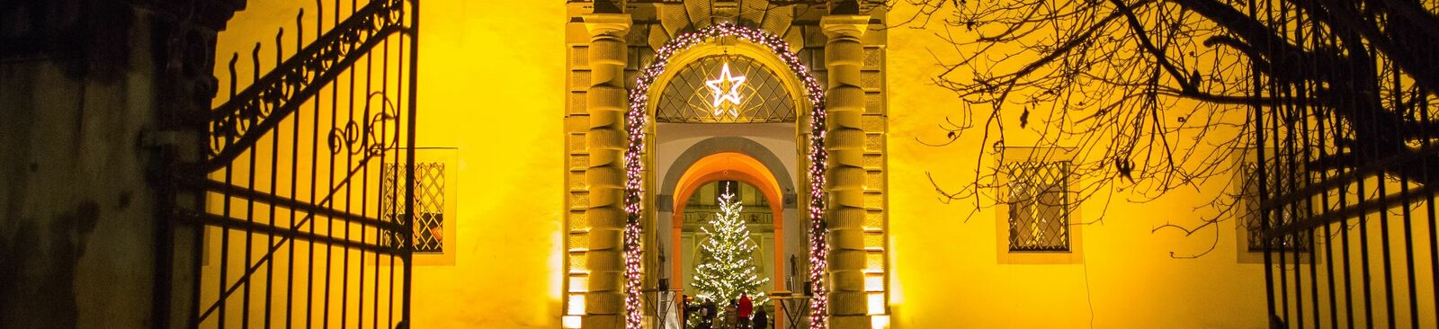 Weihnachtlich geschmückt: Palast Hohenems