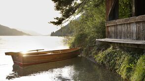 Ein Ruderboot am Weissensee in Kärnten