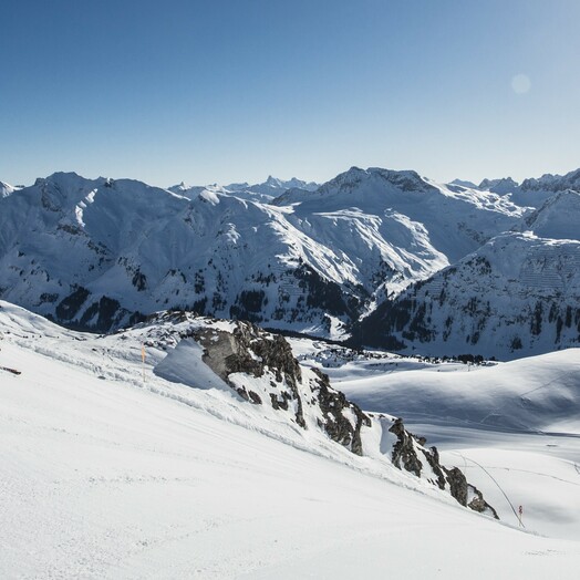 Schneesicherheit und Sonnenstunden: Skifahren in Lech Zürs am Arlberg