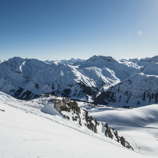 Schneesicherheit und Sonnenstunden: Skifahren in Lech Zürs am Arlberg