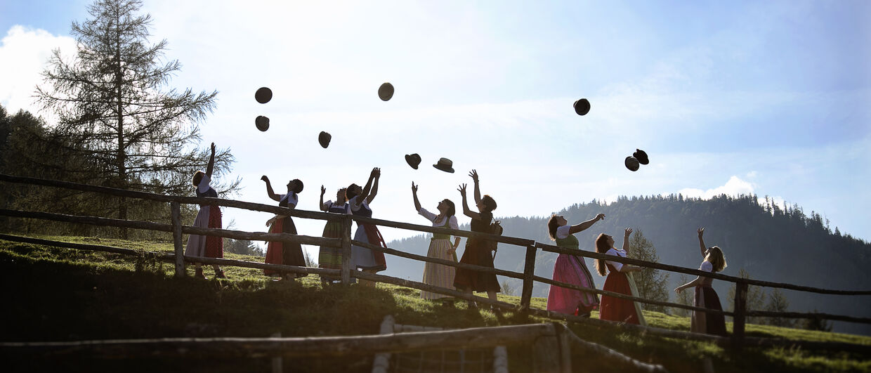 Marschieren im Dirndl
