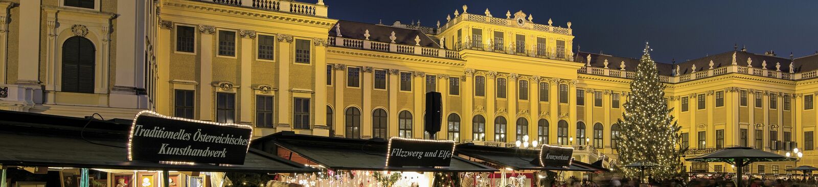 Kultur- und Weihnachtsmarkt vor dem barocken Schloss Schönbrunn