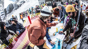 Fixpunkt für Boarder und Freeskier: das Kaunertal-Opening am Gletscher