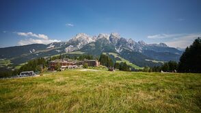 "Waldmeisterlich urlauben" im Holzhotel Forsthofalm