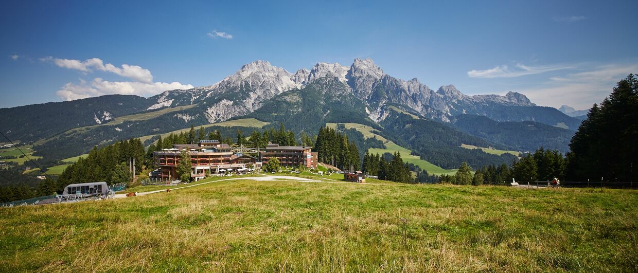 "Waldmeisterlich urlauben" im Holzhotel Forsthofalm