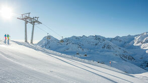 Sonnenskilauf und urbanes Flair mit dem SKI plus CITY Pass Stubai Innsbruck