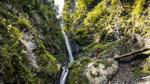 Erfrischendes Wanderziel: der Eifersbacher Wasserfall