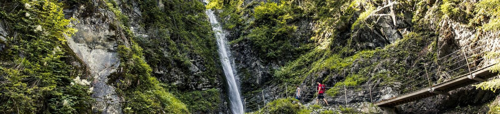 Erfrischendes Wanderziel: der Eifersbacher Wasserfall
