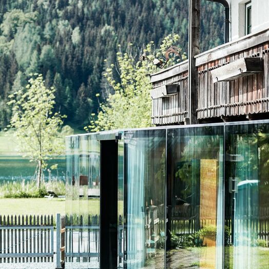 Schöner Blick auf den Weissensee: Das Biohotel Gralhof
