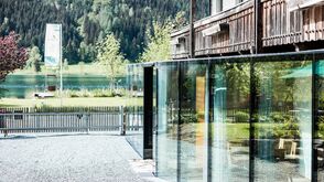 Schöner Blick auf den Weissensee: Das Biohotel Gralhof