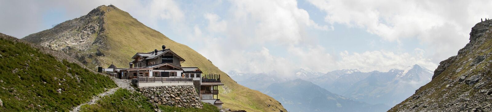 Auf erfrischenden 2.350 Meter Seehöhe: die Wedelhütte im Tiroler Zillertal