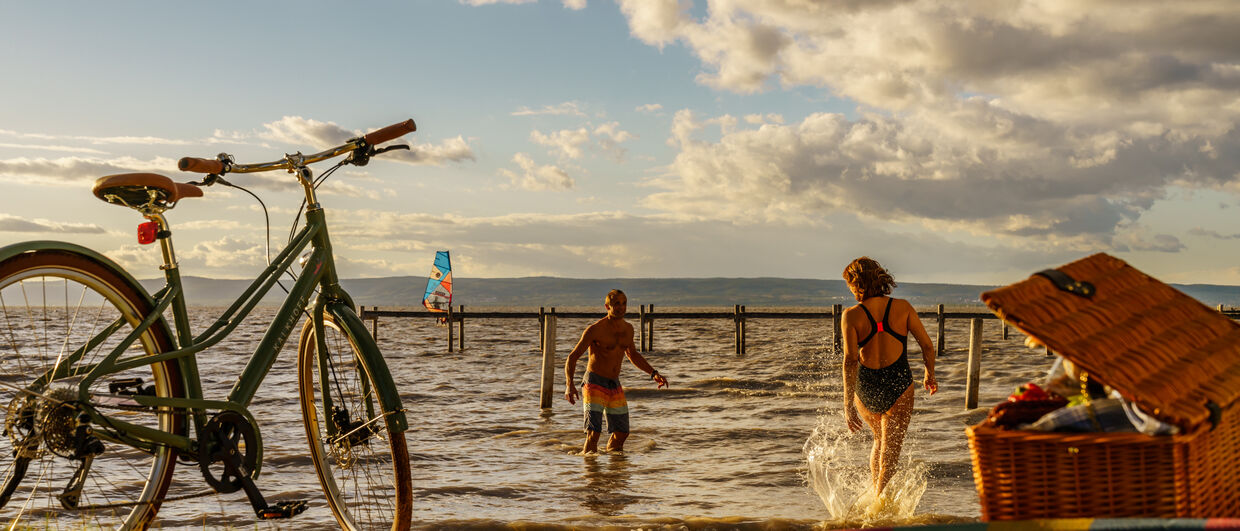 Radfahren und baden am Neusiedler See im Burgenland