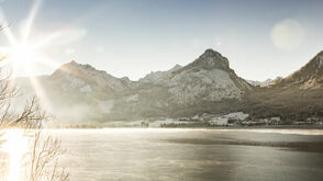 Wintry atmosphere at lake Wolfgangsee