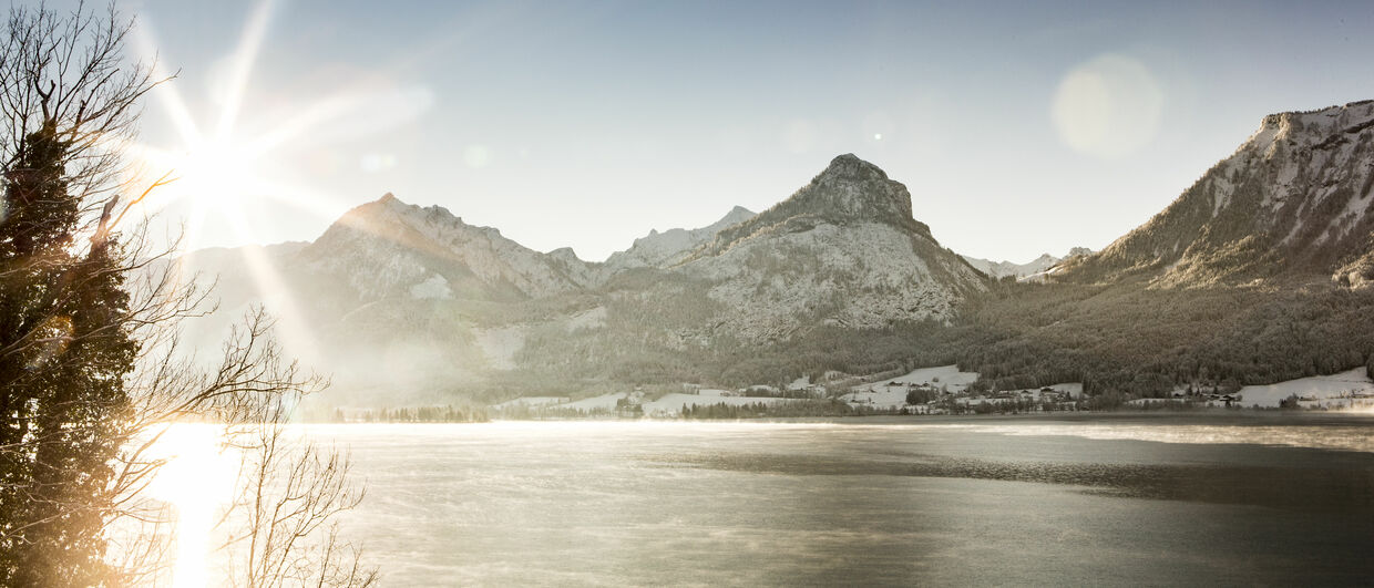 Wintry atmosphere at lake Wolfgangsee