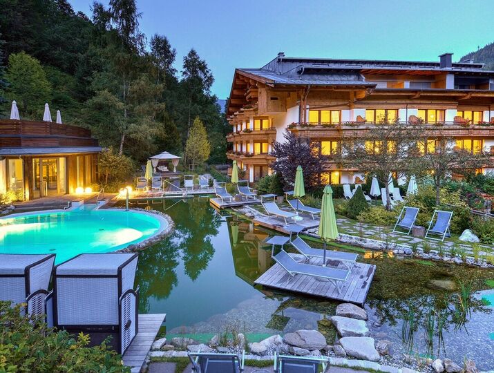 Piscines et jardins au Gartenhotel Theresia en Autriche