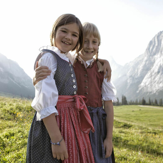 Girls in "Dirndl"