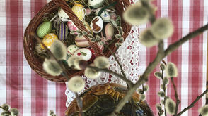 Osterkorb mit Ostereiern