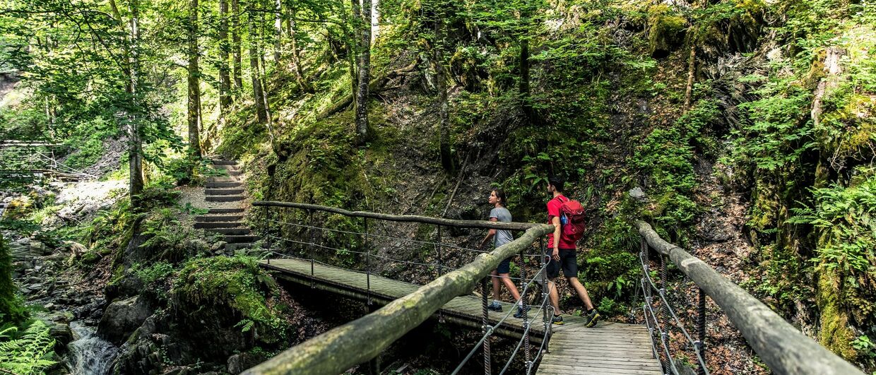 Erfrischendes Wanderziel: der Eifersbacher Wasserfall