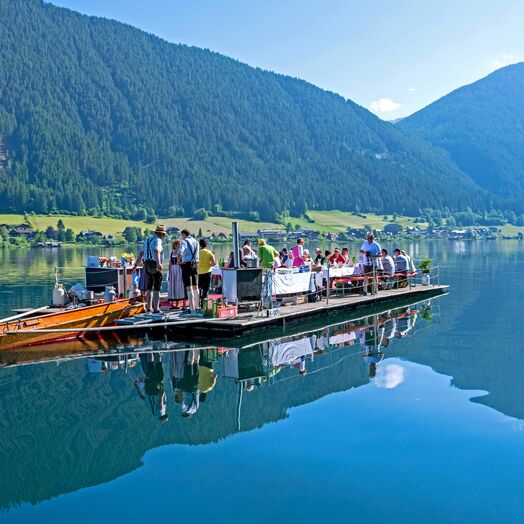 Das Frühstücksfloß am Weissensee in Kärnten