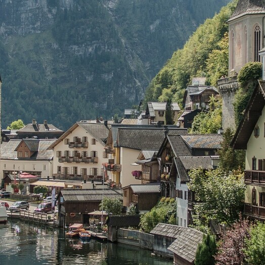 Im Herzen des Salzkammerguts liegen Hallstatt und der Hallstättersee.