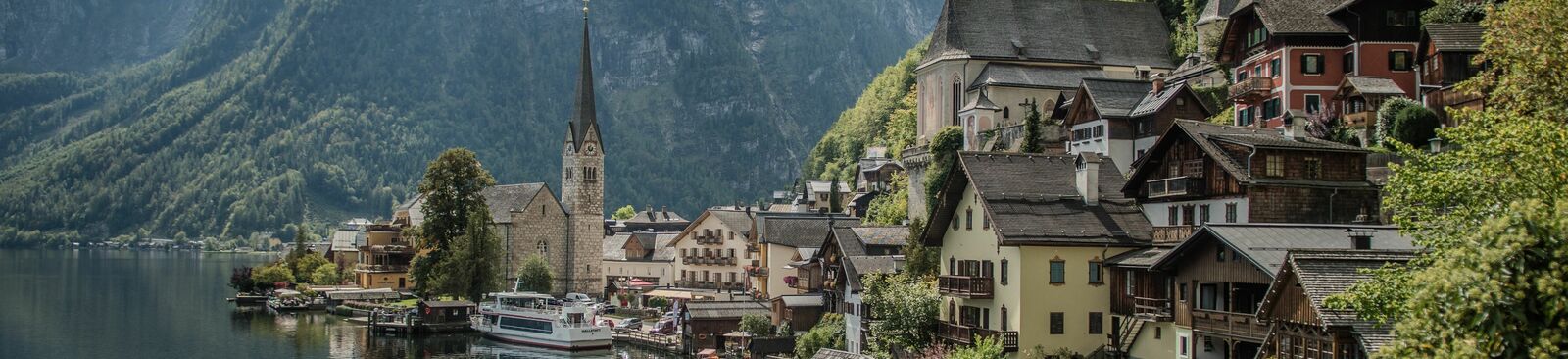 Im Herzen des Salzkammerguts liegen Hallstatt und der Hallstättersee.