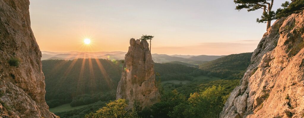Südlich von Wien erhebt sich der Peilstein im Wienerwald
