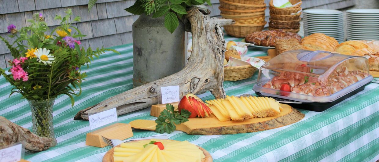 Alpfrühstück auf der Alpe Steris