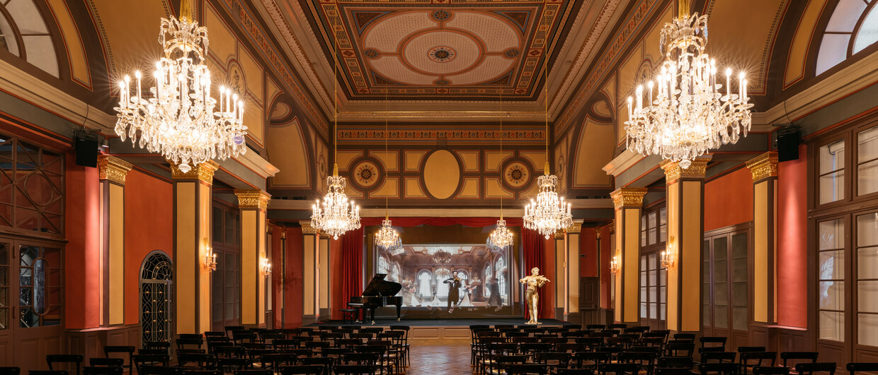 (c) House of Strauss