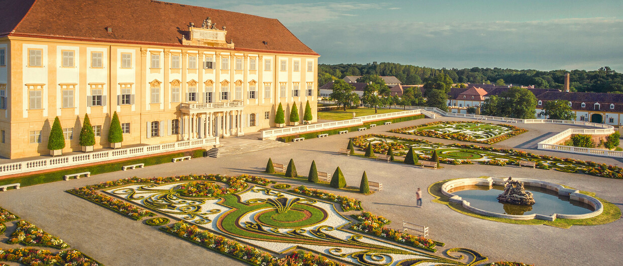 (c) Schloss Hof