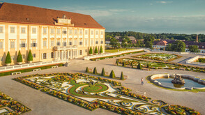 (c) Schloss Hof